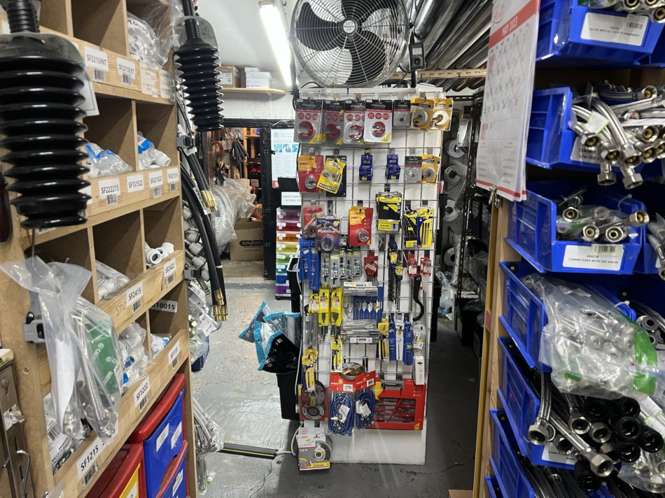 Explore our extensive range of plumbing hand tools!