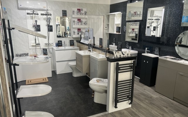 02 - LAZA Bathroom Showroom -  Edmonton - Toilet seats, Vanity units, Mirrored cabinets