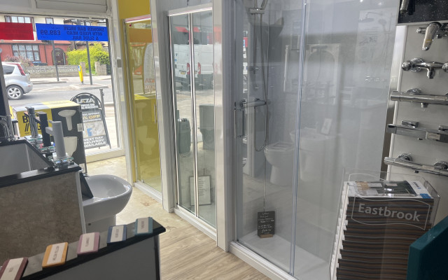 Explore our stylish sliding door shower enclosures!