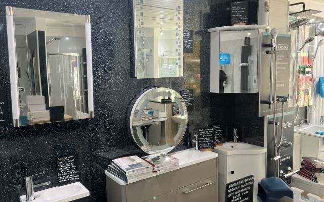 35 - LAZA Bathroom Showroom -  Edmonton - Mirrored cabinets and vanity units