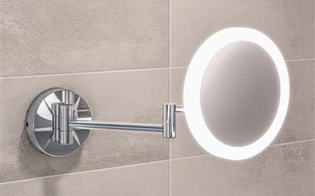 Extendable LED Mirror – Perfect for your space!